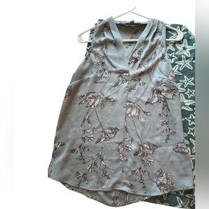 Lila Rose Gray Floral Top